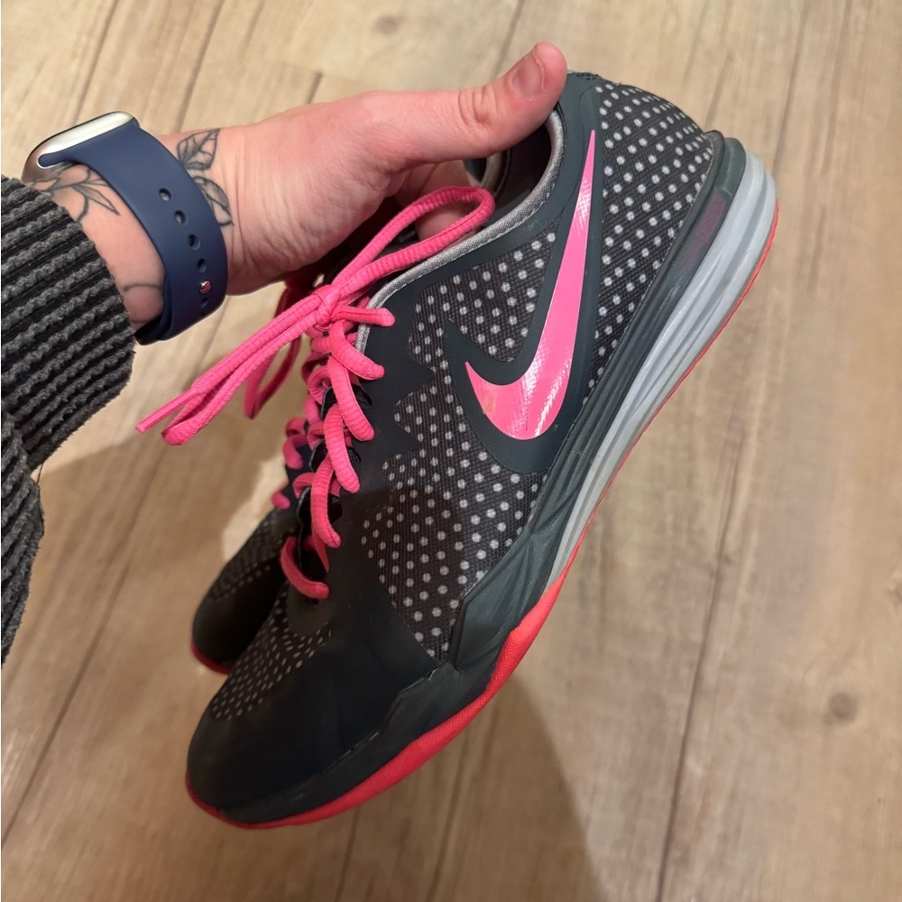 Nike Women's Gray and Pink Athletic Shoes